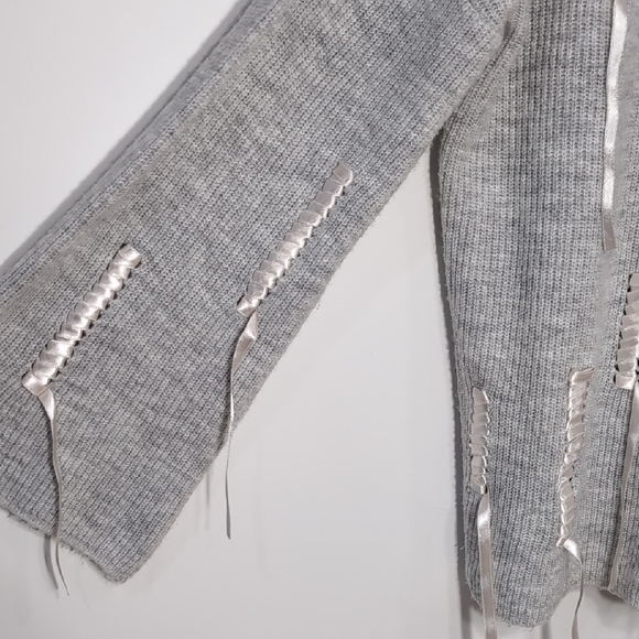 Topshop | Ribbon Sweater with Bell Sleeves Size S - Picture 4 of 10